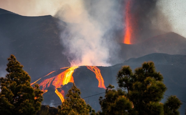 natural disasters volcano facts