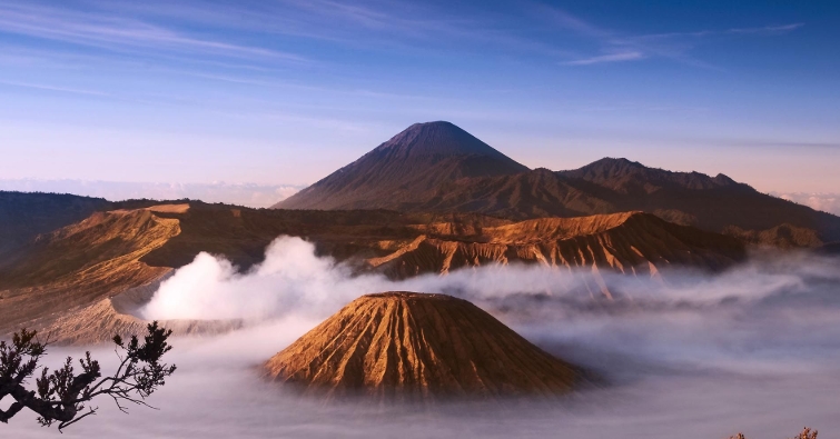 10 amazing facts about volcanoes