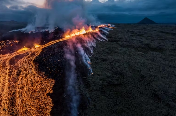 images of volcanoes erupting